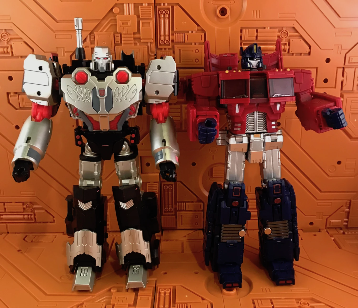 Zeta Toys EX-01 MP10 Optimus Prime 2 Zeta Toys EX-01 MP10 Optimus Prime - Image 2