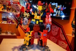 Hasbro POTP Titan Class Predaking Feral Rex Set Of 5 Figures -MECHA REALM STORE 3e1d31c38a