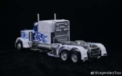 LegendaryToys LT02-W Optimus Prime MPM-04 White Version -MECHA REALM STORE 940e0a3921